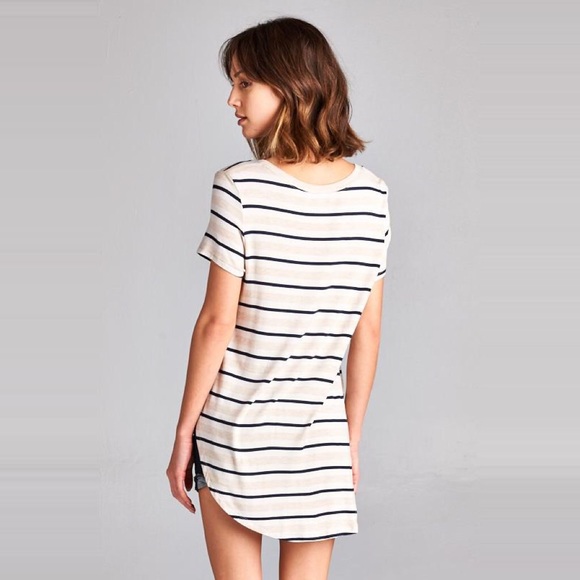 High Low Side Slits Dolphin Hem Short Sleeve Tee - Picture 2 of 5